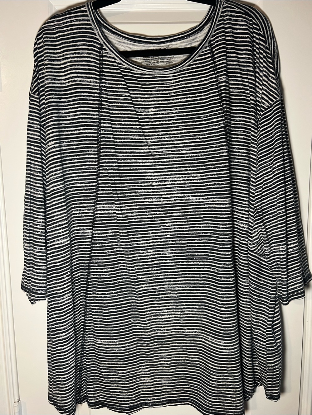 Black and White Striped 3/4 Sleeve Top